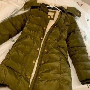 Beautiful children Copper Key from Dillards. Olive color size 7/8 .